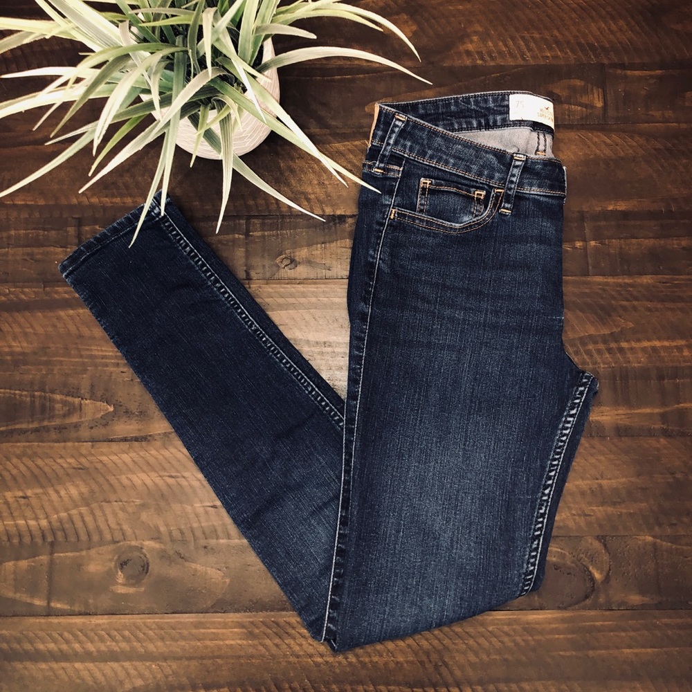 Women’s Hollister dark denim skinny jeans
